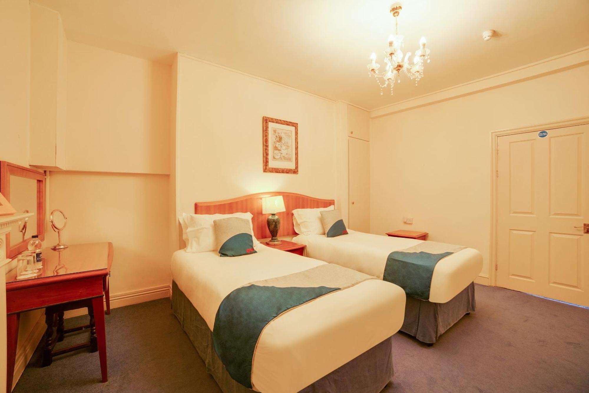 Отель Oyo Bailbrook Lodge,